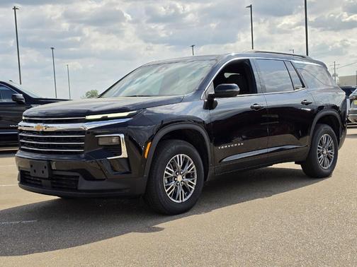 Mosaic Black Metallic 2026 Chevrolet Traverse LT