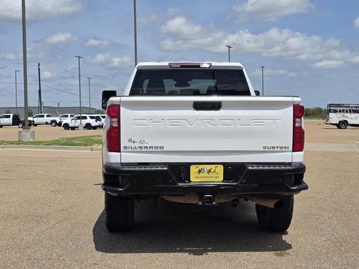 Summit White 2024 Chevrolet Silverado 2500 Custom