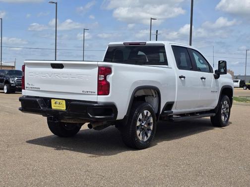 Summit White 2024 Chevrolet Silverado 2500 Custom