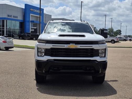 Summit White 2024 Chevrolet Silverado 2500 Custom