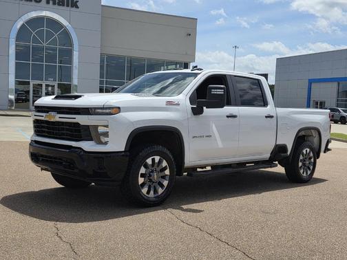 Summit White 2024 Chevrolet Silverado 2500 Custom