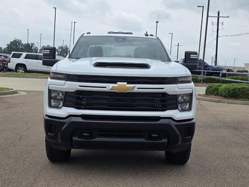 Summit White 2025 Chevrolet Silverado 2500 Custom