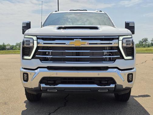 Summit White 2026 Chevrolet Silverado 3500 LTZ