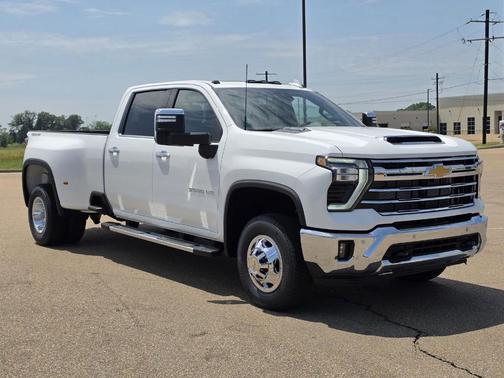 Summit White 2026 Chevrolet Silverado 3500 LTZ