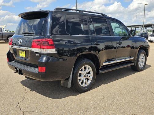 2018 Toyota Land Cruiser V8