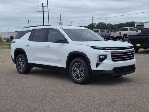 Summit White 2026 Chevrolet Traverse LT