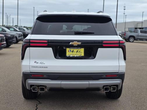 Summit White 2026 Chevrolet Traverse LT