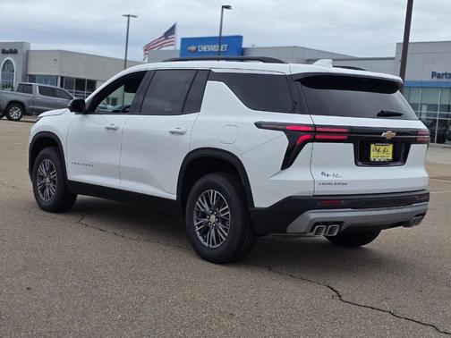 Summit White 2026 Chevrolet Traverse LT