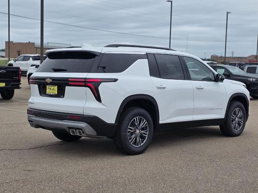 Summit White 2026 Chevrolet Traverse LT