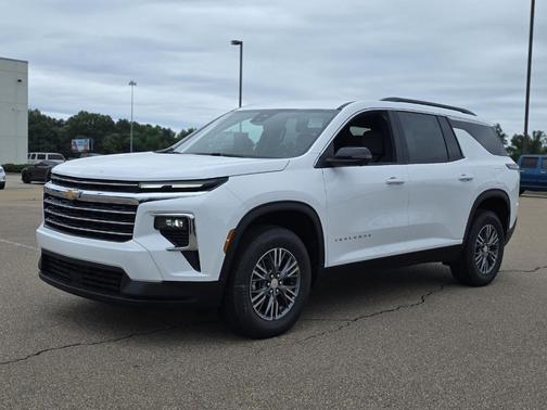 Summit White 2026 Chevrolet Traverse LT