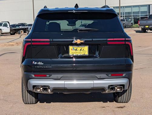 Mosaic Black Metallic 2026 Chevrolet Traverse LT