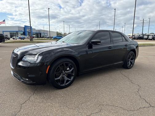 2022 Chrysler 300 S