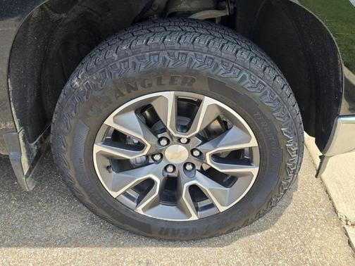 Black 2022 Chevrolet Silverado 1500 LT
