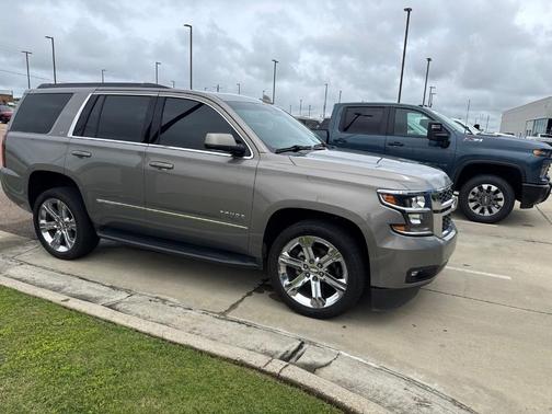 Pepperdust Metallic 2019 Chevrolet Tahoe LT