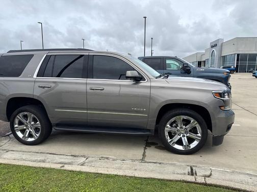 Pepperdust Metallic 2019 Chevrolet Tahoe LT