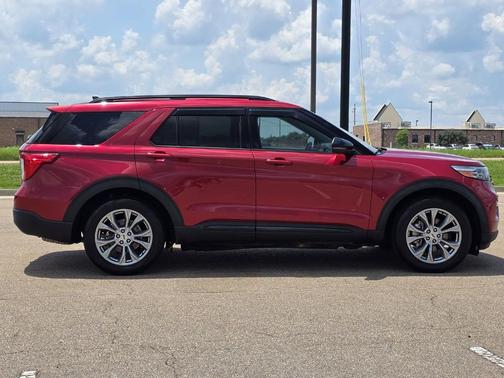 Red Metallic 2022 Ford Explorer XLT