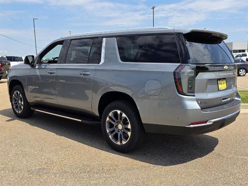 2025 Chevrolet Suburban LT