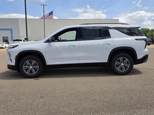 Summit White 2026 Chevrolet Traverse LT