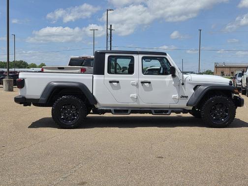 2023 Jeep Gladiator Sport