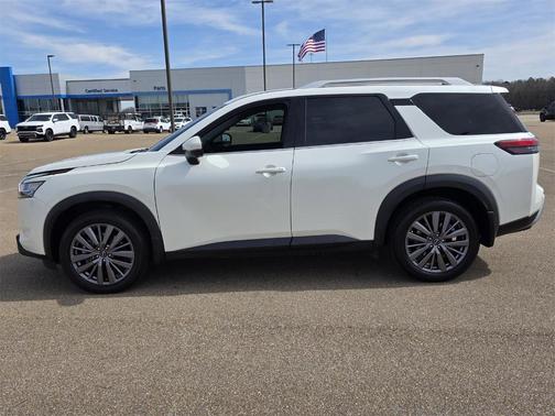 2022 Nissan Pathfinder SL