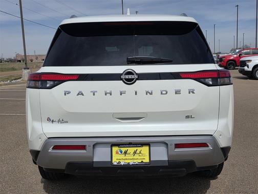 2022 Nissan Pathfinder SL