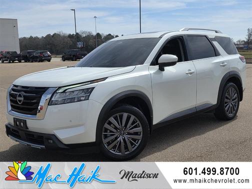 2022 Nissan Pathfinder SL