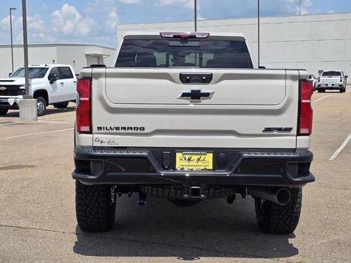 White Sand 2026 Chevrolet Silverado 2500 ZR2
