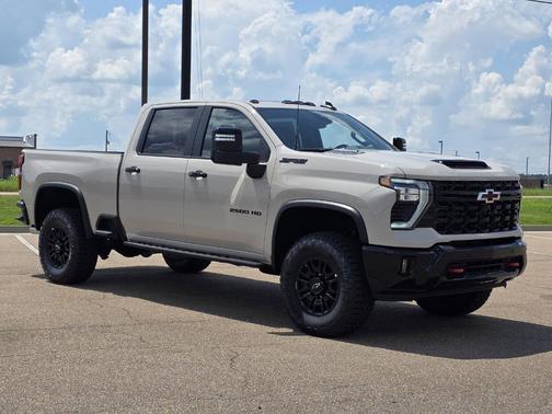White Sand 2026 Chevrolet Silverado 2500 ZR2