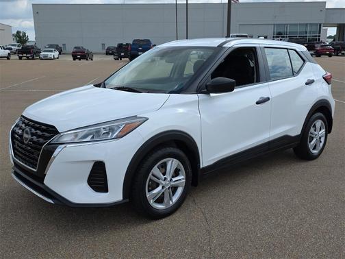 2023 Nissan Kicks S