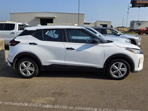 2023 Nissan Kicks S