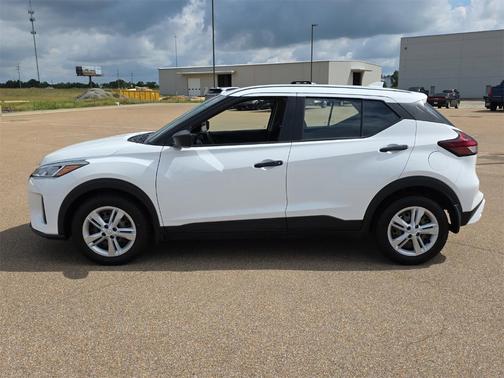 2023 Nissan Kicks S