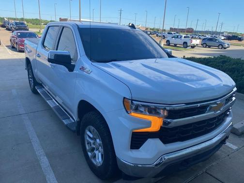 Summit White 2024 Chevrolet Silverado 1500 LT