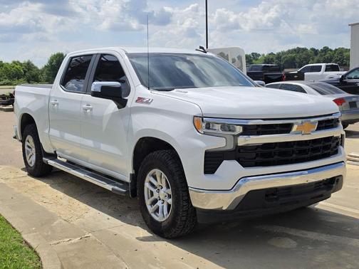 Summit White 2024 Chevrolet Silverado 1500 LT