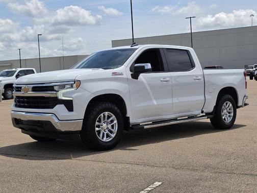 Summit White 2024 Chevrolet Silverado 1500 LT