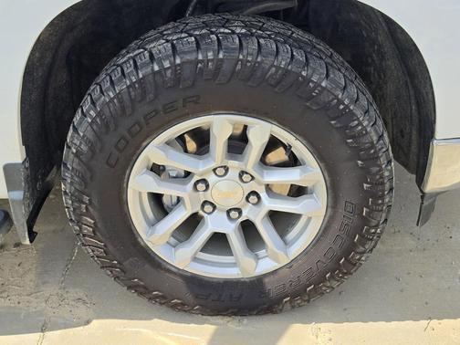 Summit White 2024 Chevrolet Silverado 1500 LT