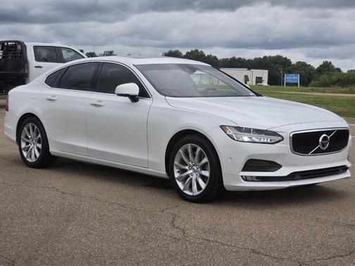 Crystal White Pearl 2017 Volvo S90 T6 Momentum