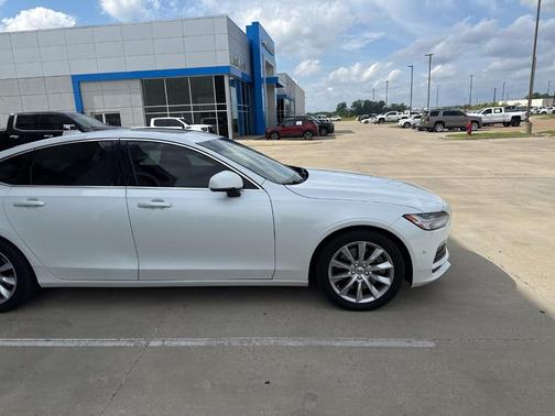 Crystal White Pearl 2017 Volvo S90 T6 Momentum