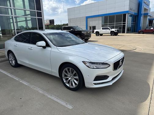 Crystal White Pearl 2017 Volvo S90 T6 Momentum