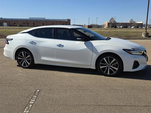 2023 Nissan Maxima SV