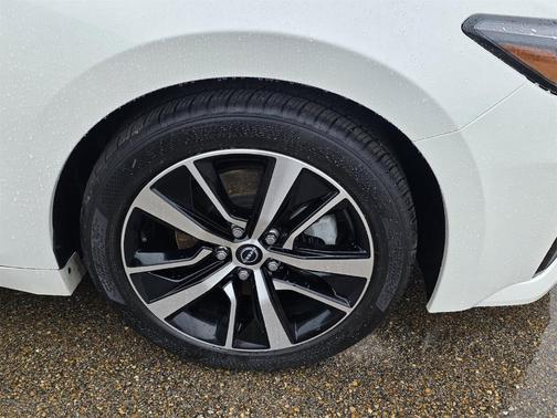 2023 Nissan Maxima SV