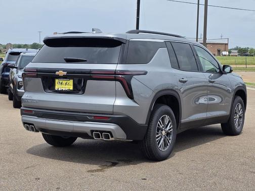 Sterling Gray Metallic 2026 Chevrolet Traverse LT