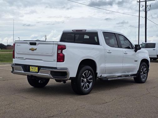 Summit White 2024 Chevrolet Silverado 1500 LT