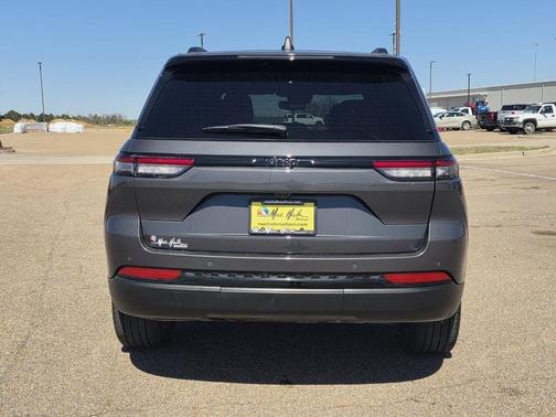 2024 Jeep Grand Cherokee Laredo