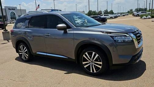 2024 Nissan Pathfinder Platinum