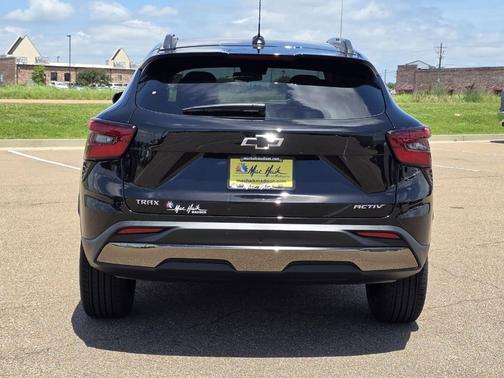 Mosaic Black Metallic 2026 Chevrolet Trax ACTIV