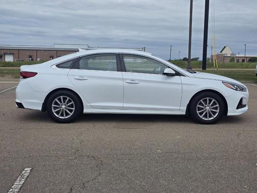 Quartz White Pearl 2018 Hyundai SONATA SE