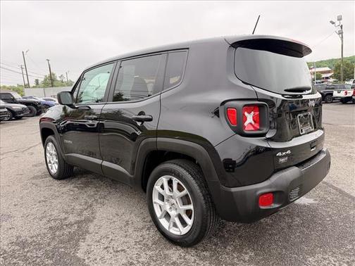 Black 2023 Jeep Renegade Latitude