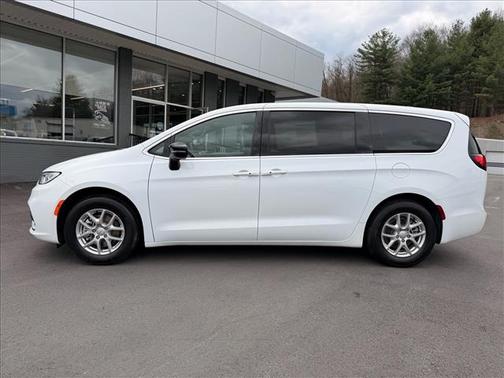 Bright White Clear Coat 2026 Chrysler Pacifica L
