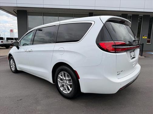 Bright White Clear Coat 2026 Chrysler Pacifica L