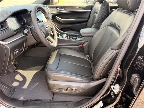 Diamond Black Crystal P/C 2026 Jeep Grand Cherokee L Limited